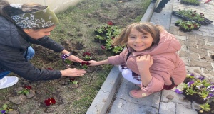 Okul Bahçesine Menekşe Çiçeği Dikimi Etkinliği