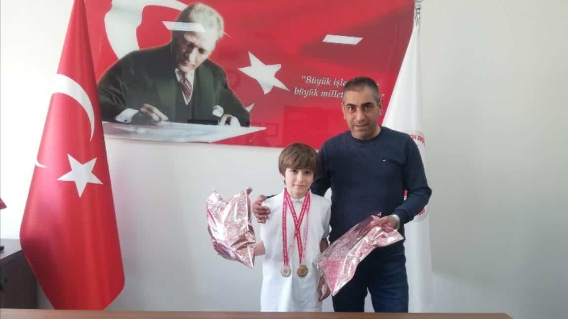Keçiören Şehit Fatih Erdoğan İlkokulu Eskrim Dalında Türkiye Birinciliği Ödülüyle Taçlandı.